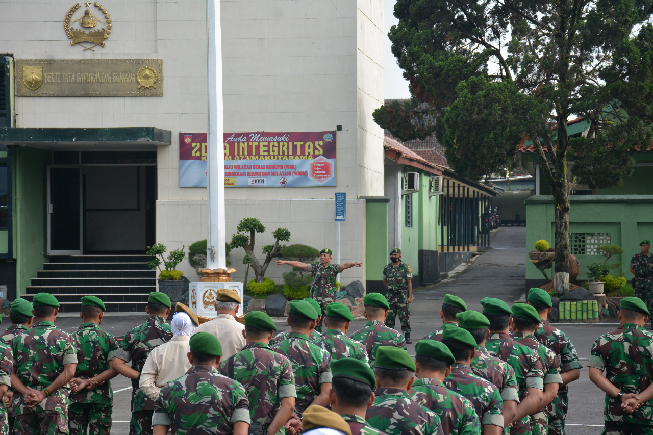 Pimpin Apel Pagi, Kasiter Berikan Arahan Kepada Prajurit Dan PNS Korem 073/Makutarama